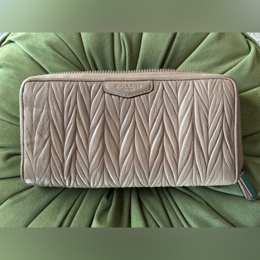 Coach - Accordion Wallet - Taupe Folded Leather